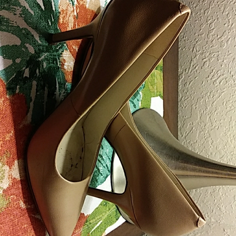 Nine West pumps
